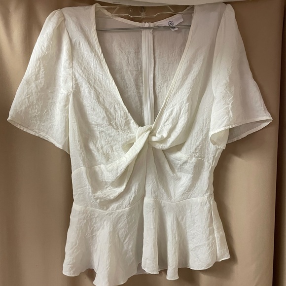 White shirt size medium - Picture 1 of 6